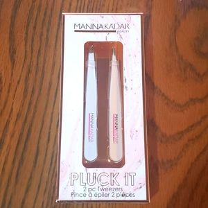 FREE Manna Kadar Tweezer Set with Purchase